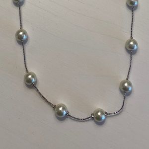 White House Black Market Pearl Necklace